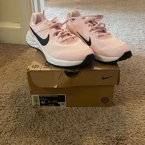 BRAND NEW KIDS Nike revolution sneakers